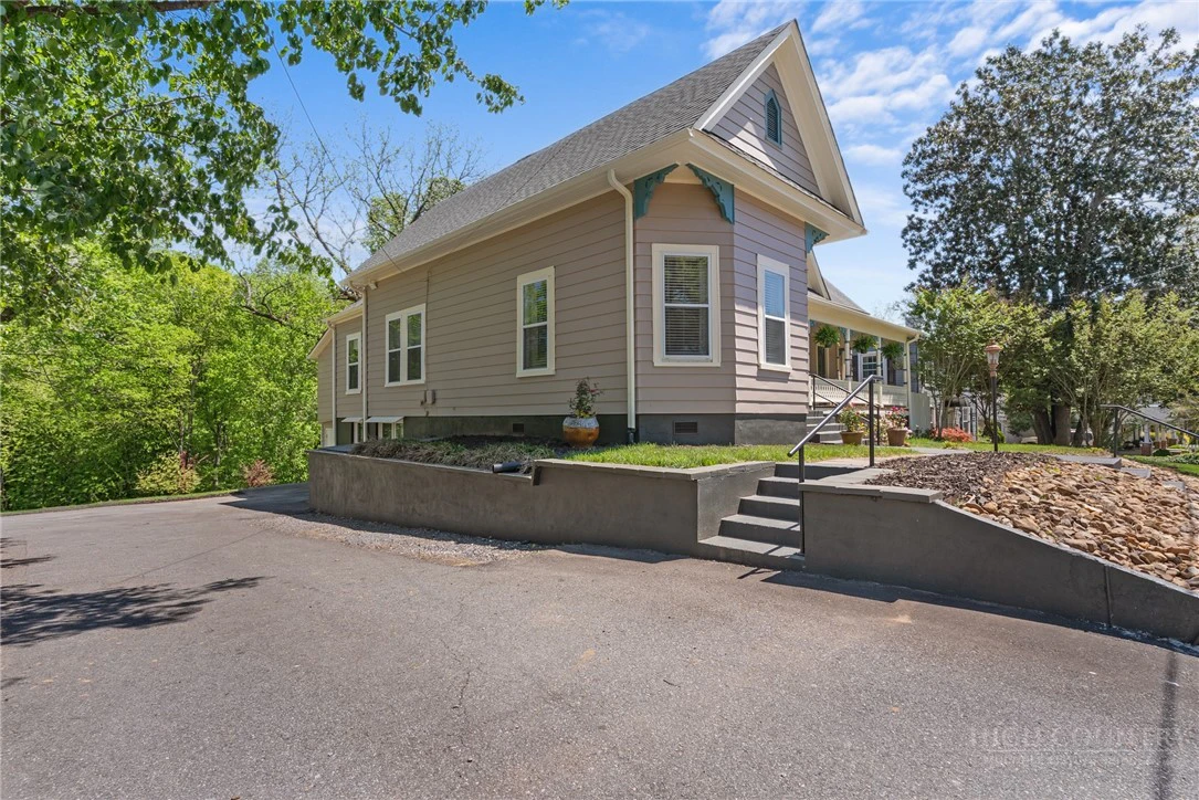 Image number 10 for the current listing