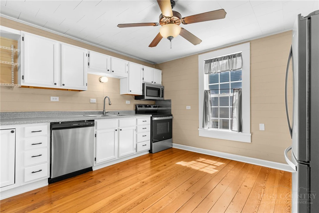 Image number 17 for the current listing