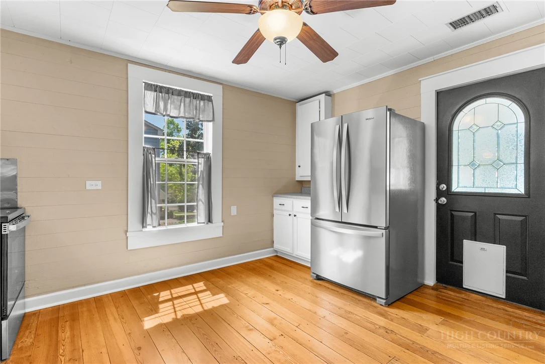 Image number 18 for the current listing