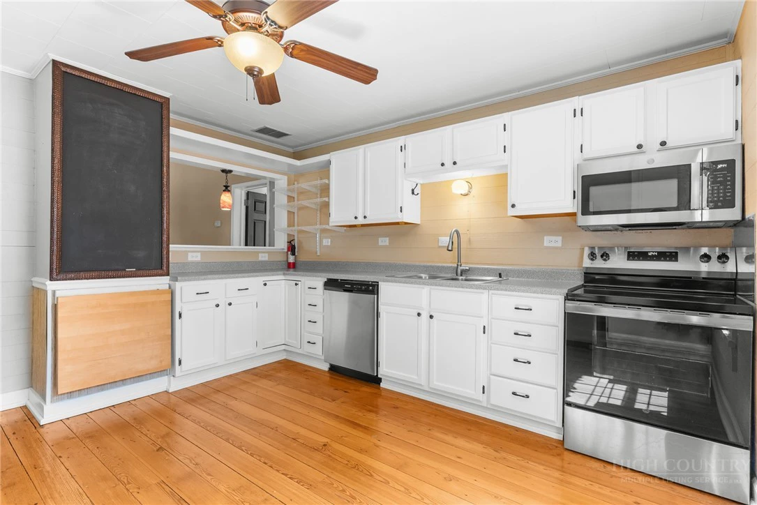 Image number 19 for the current listing