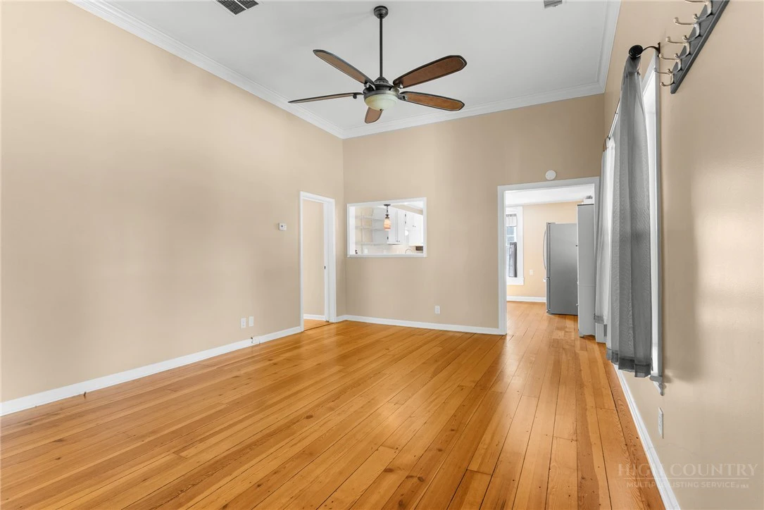 Image number 20 for the current listing