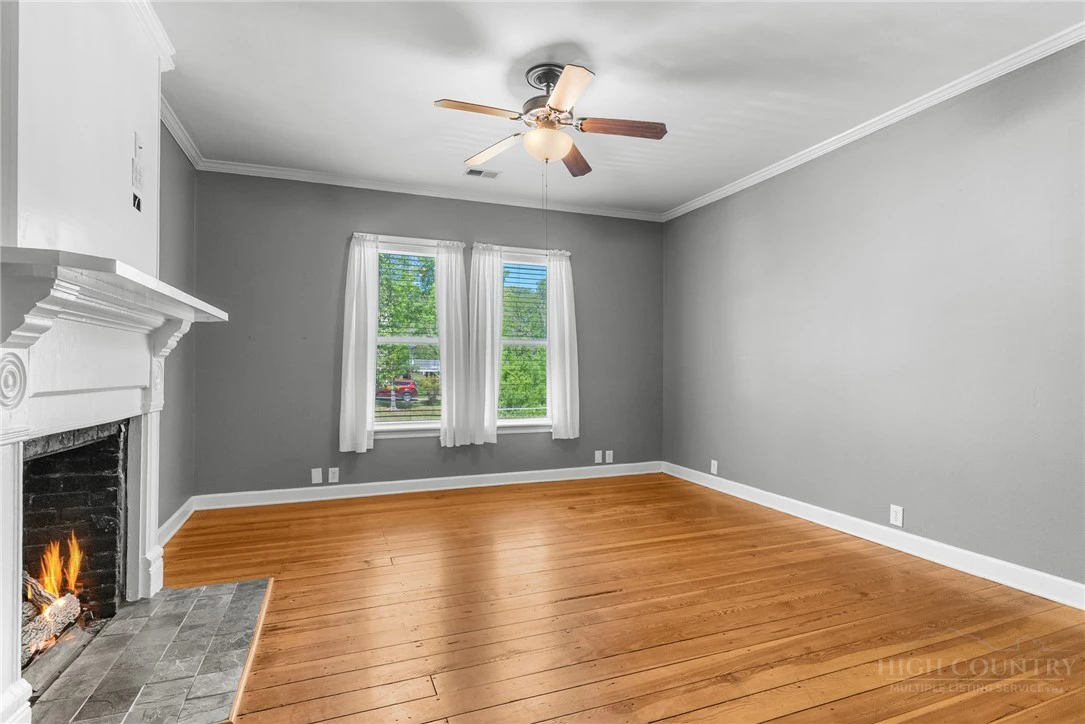 Image number 21 for the current listing