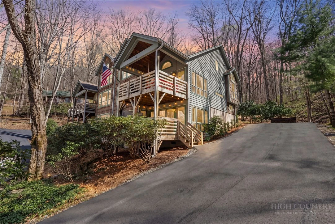 Image number 28 for the current listing