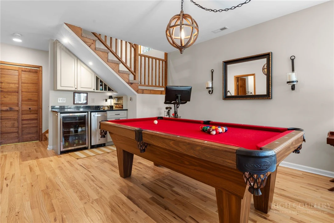 Image number 4 for the current listing