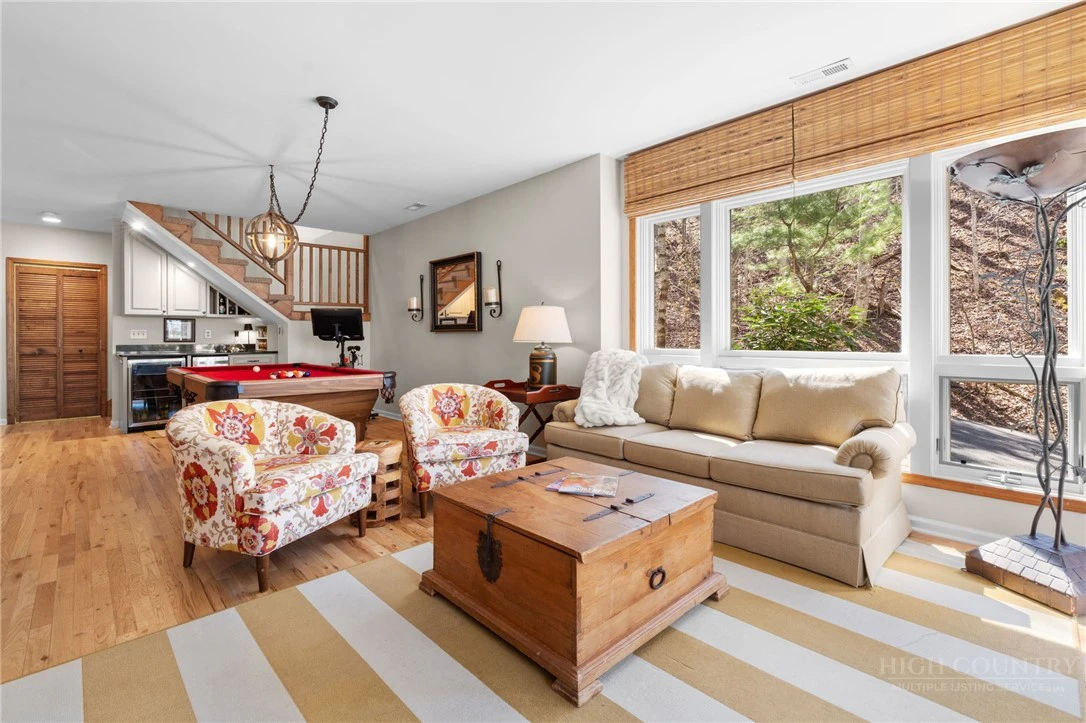 Image number 5 for the current listing