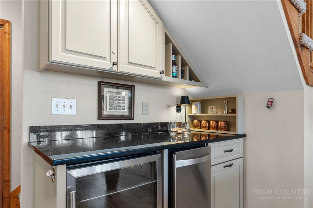 Image number 6 for the current listing