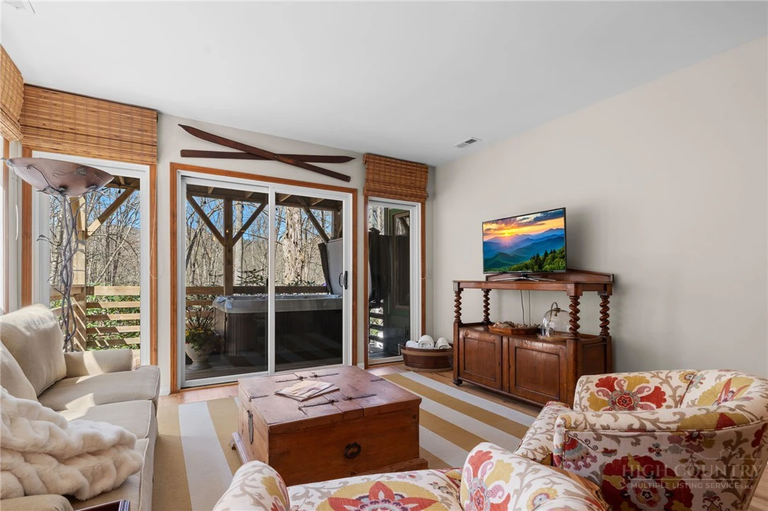 Image number 7 for the current listing