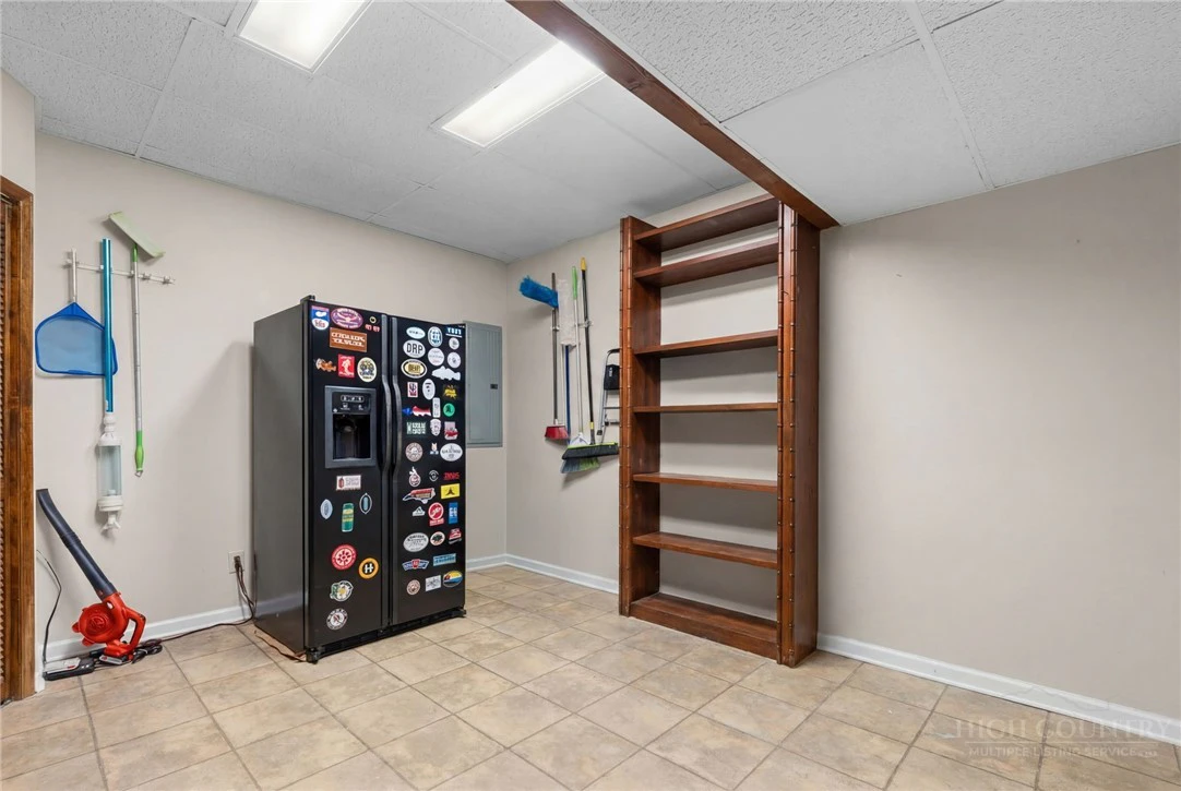 Image number 13 for the current listing
