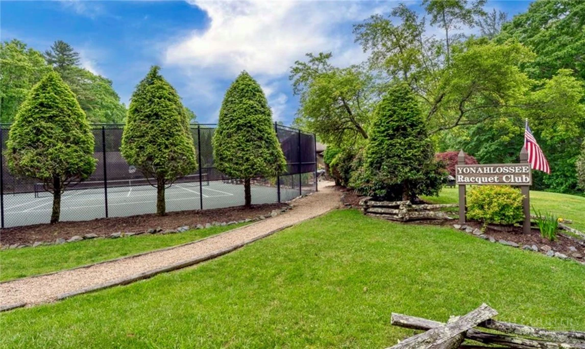 Image number 16 for the current listing