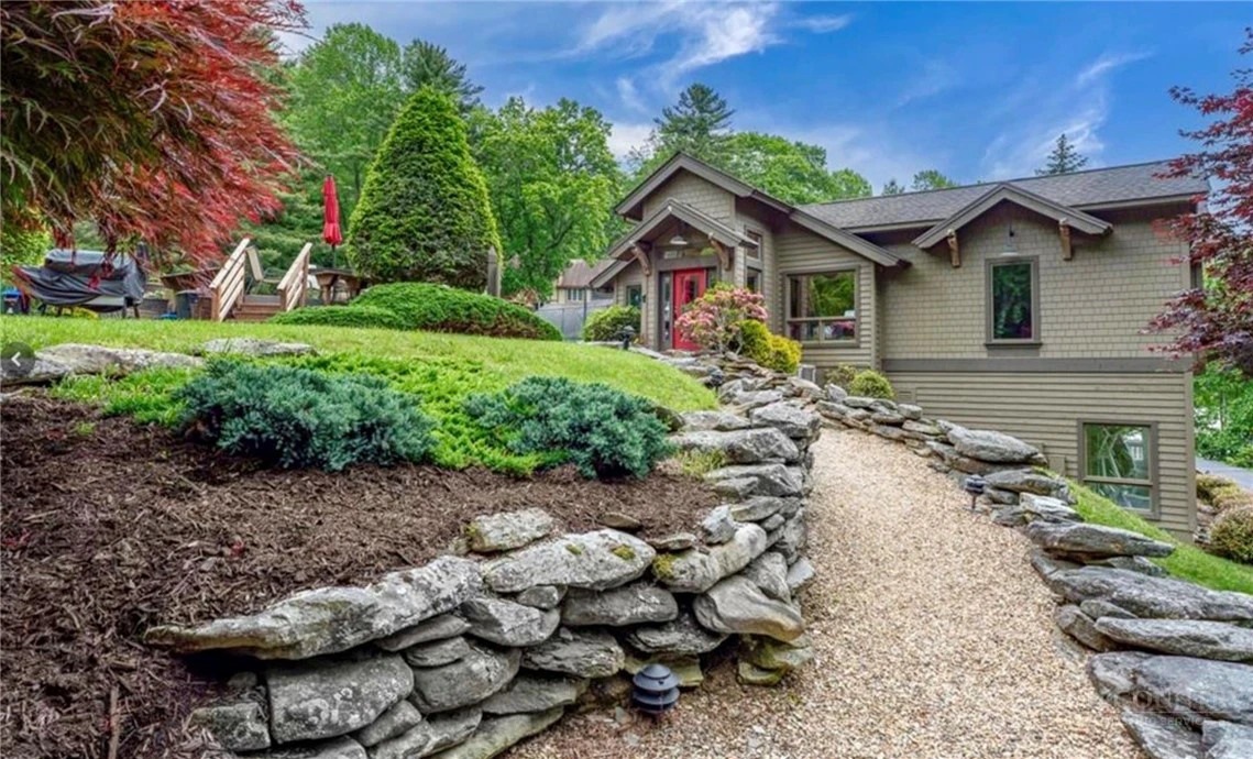 Image number 17 for the current listing