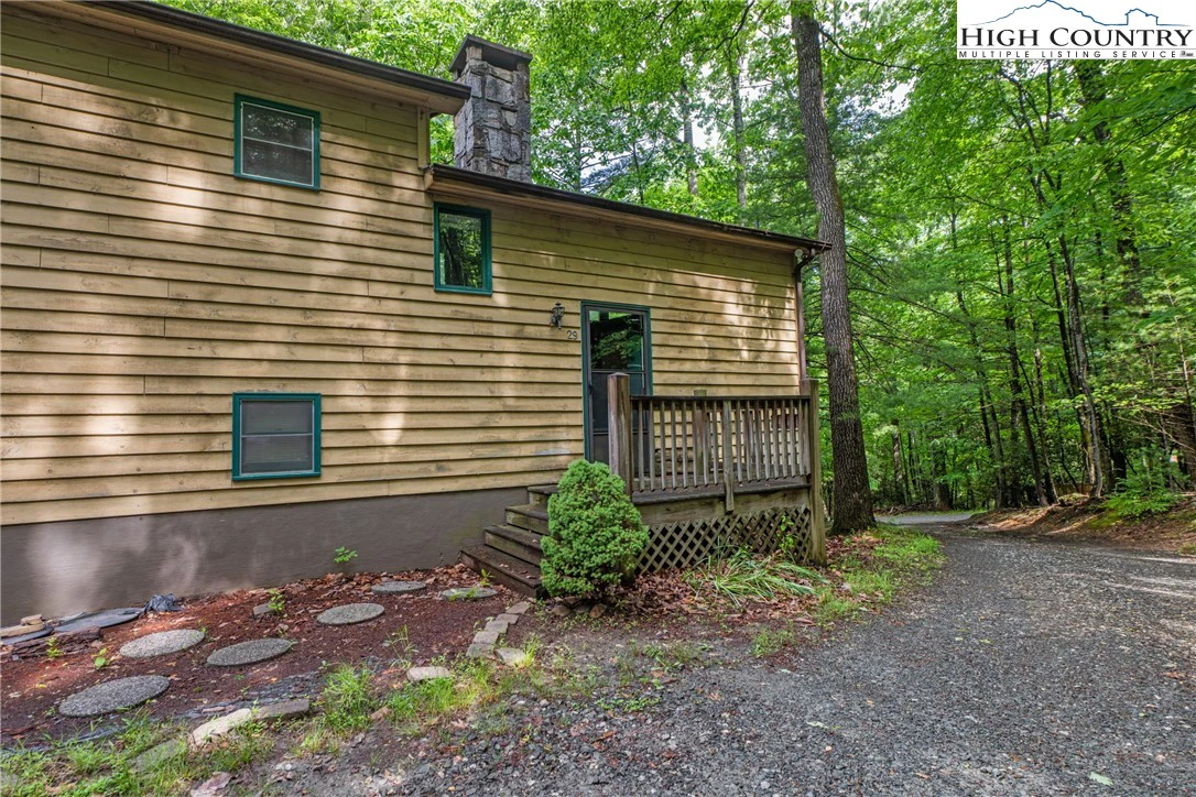 Image number 17 for the current listing