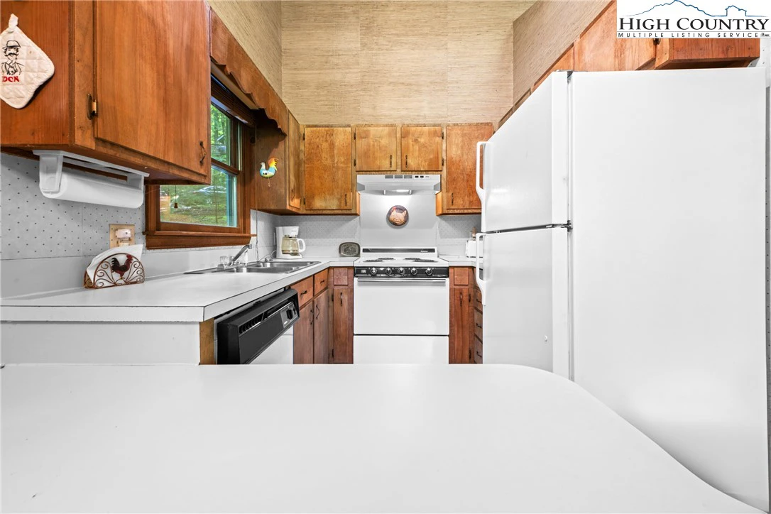 Image number 20 for the current listing