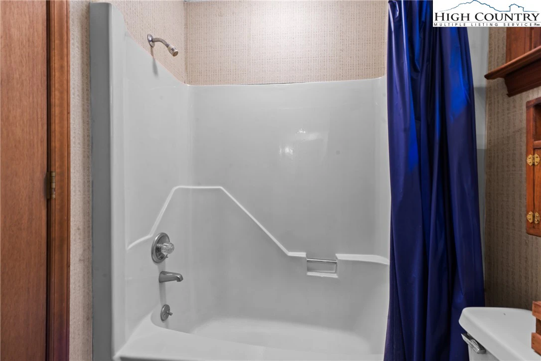 Image number 11 for the current listing