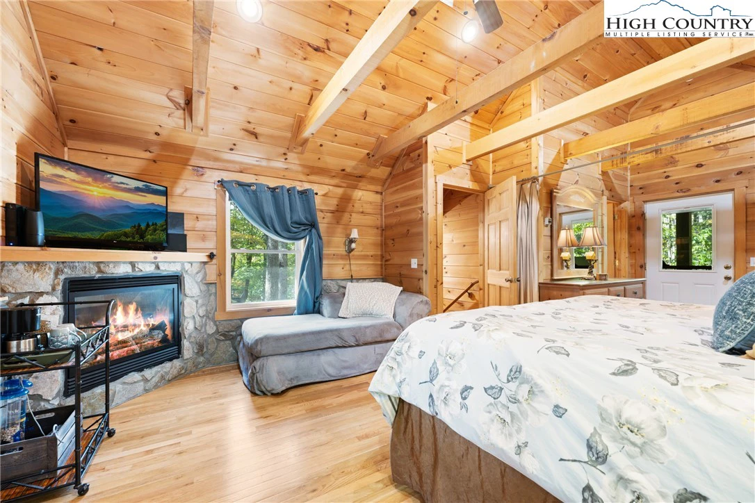 Image number 12 for the current listing