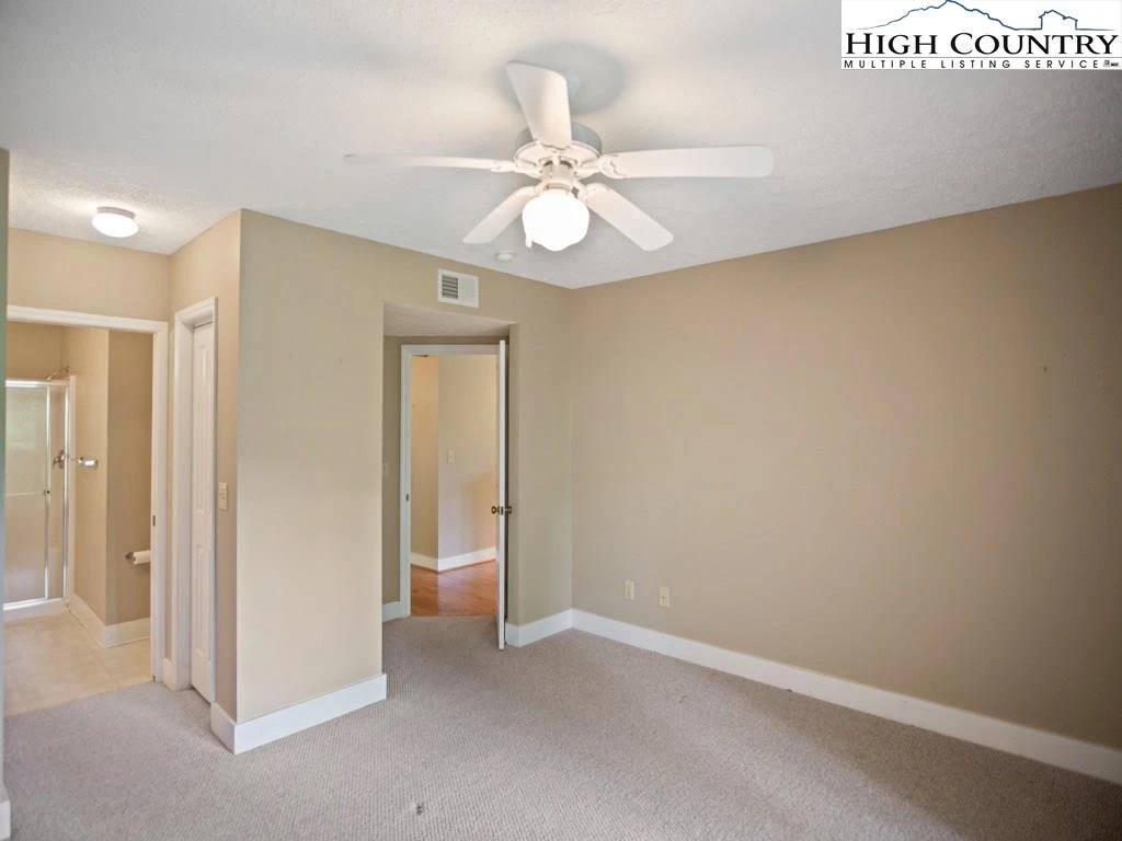 Image number 11 for the current listing