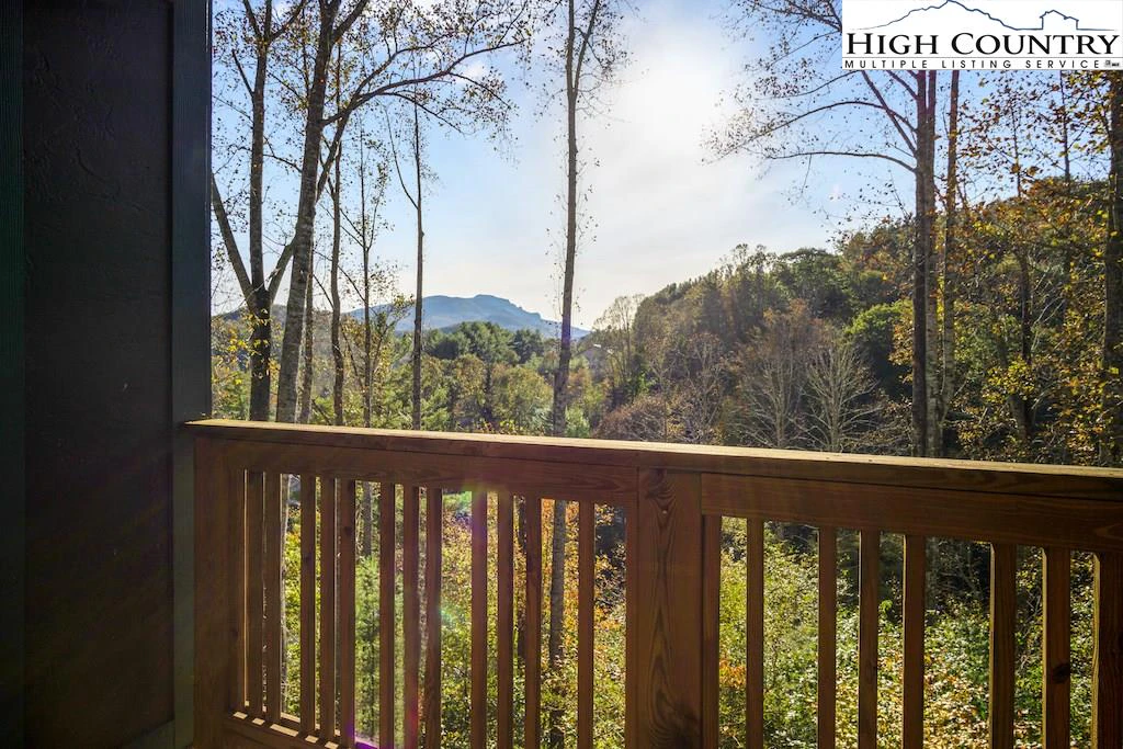 Image number 14 for the current listing