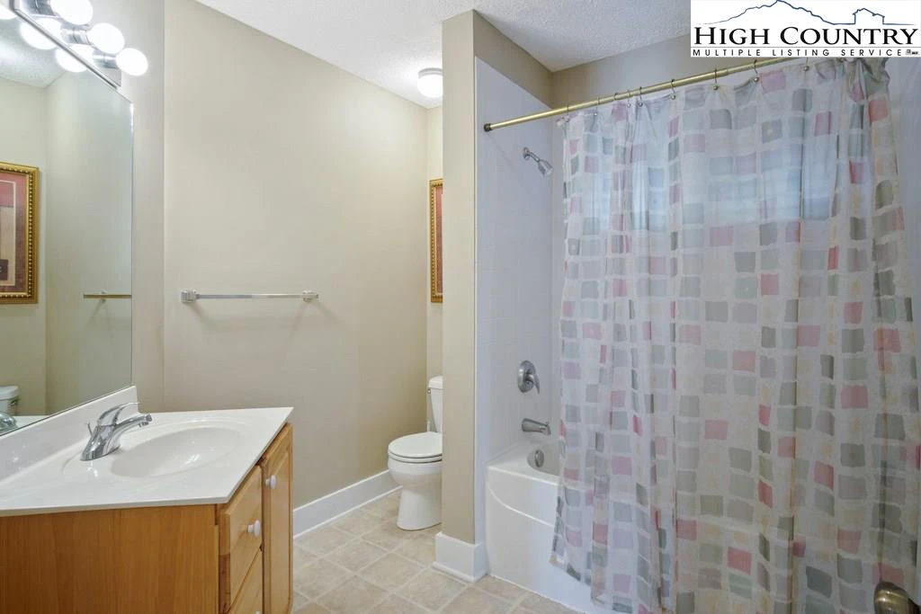 Image number 15 for the current listing
