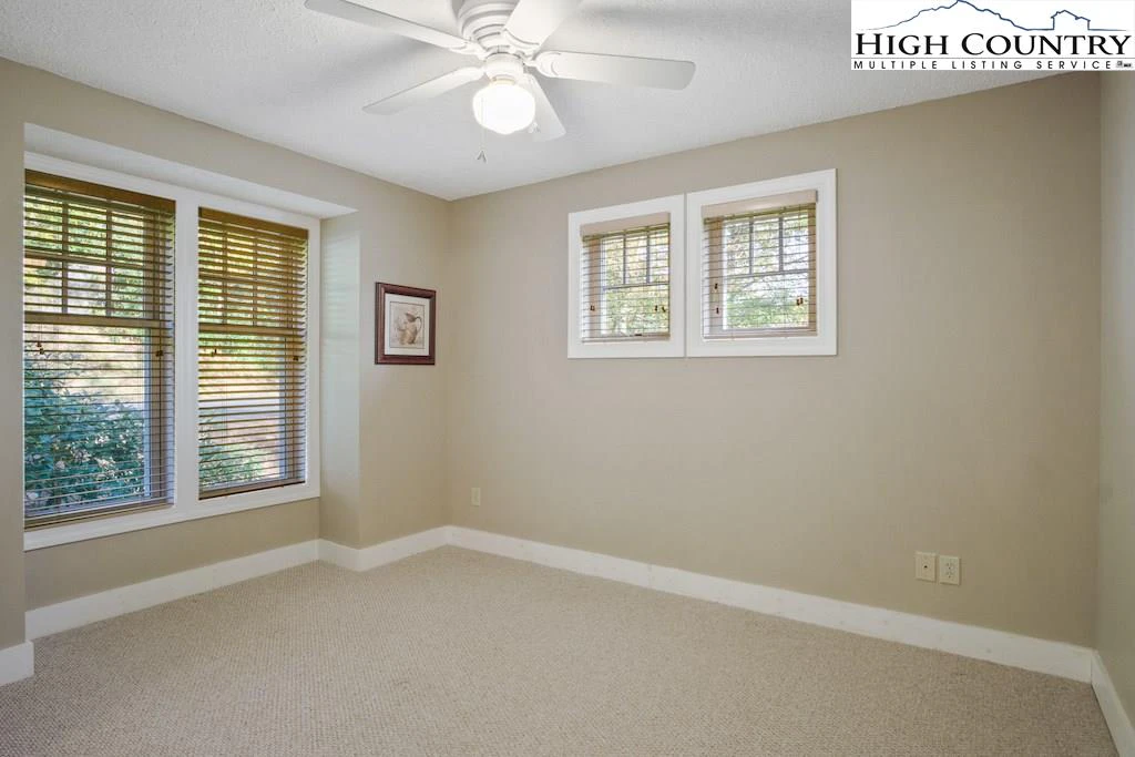 Image number 16 for the current listing