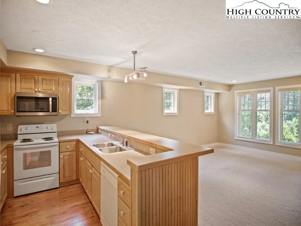 Image number 3 for the current listing