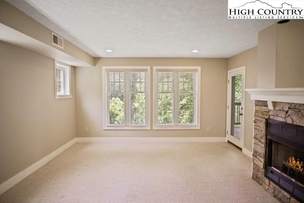 Image number 6 for the current listing