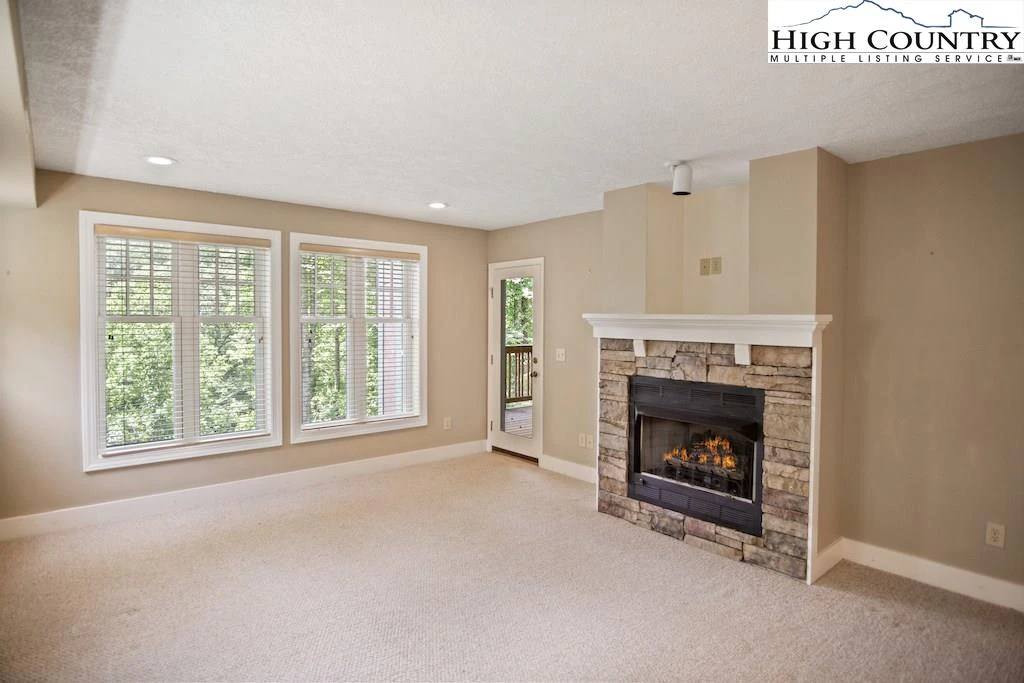 Image number 7 for the current listing