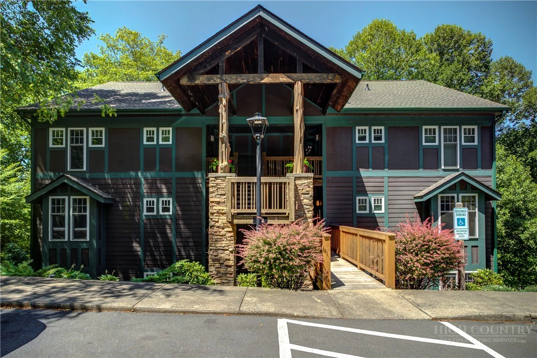 Image number 1 for the current listing