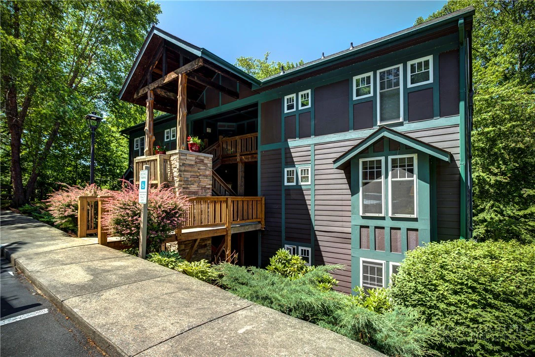 Image number 2 for the current listing