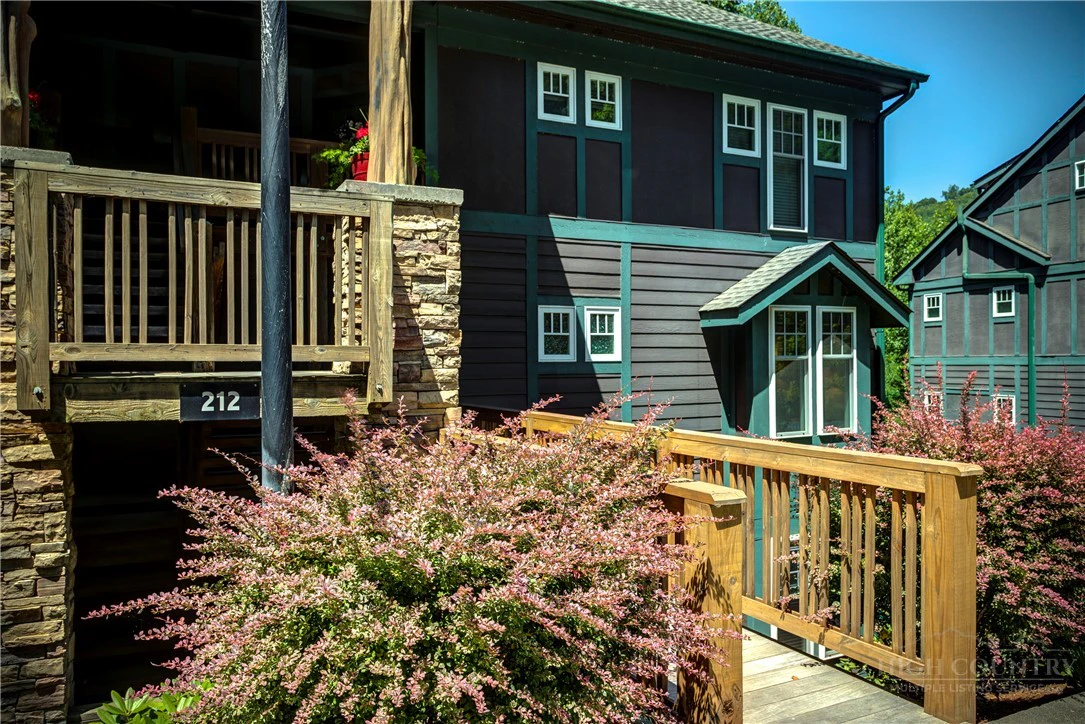Image number 4 for the current listing