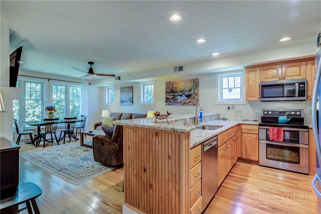 Image number 10 for the current listing