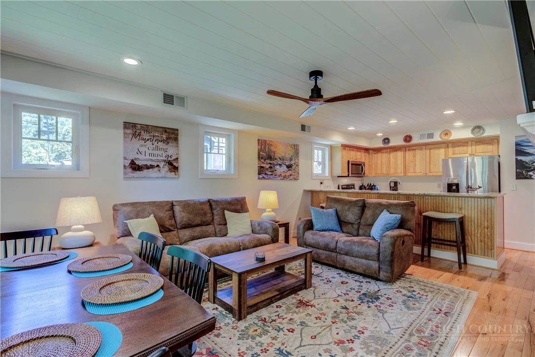 Image number 11 for the current listing