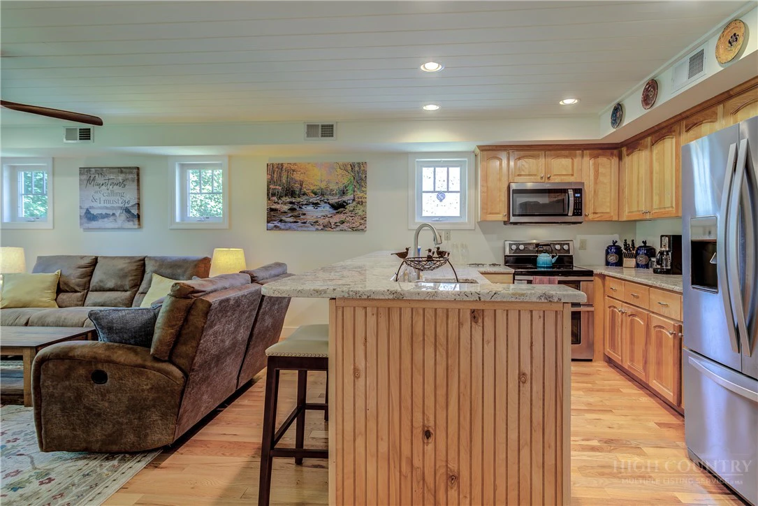 Image number 13 for the current listing