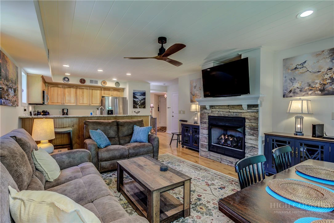 Image number 16 for the current listing