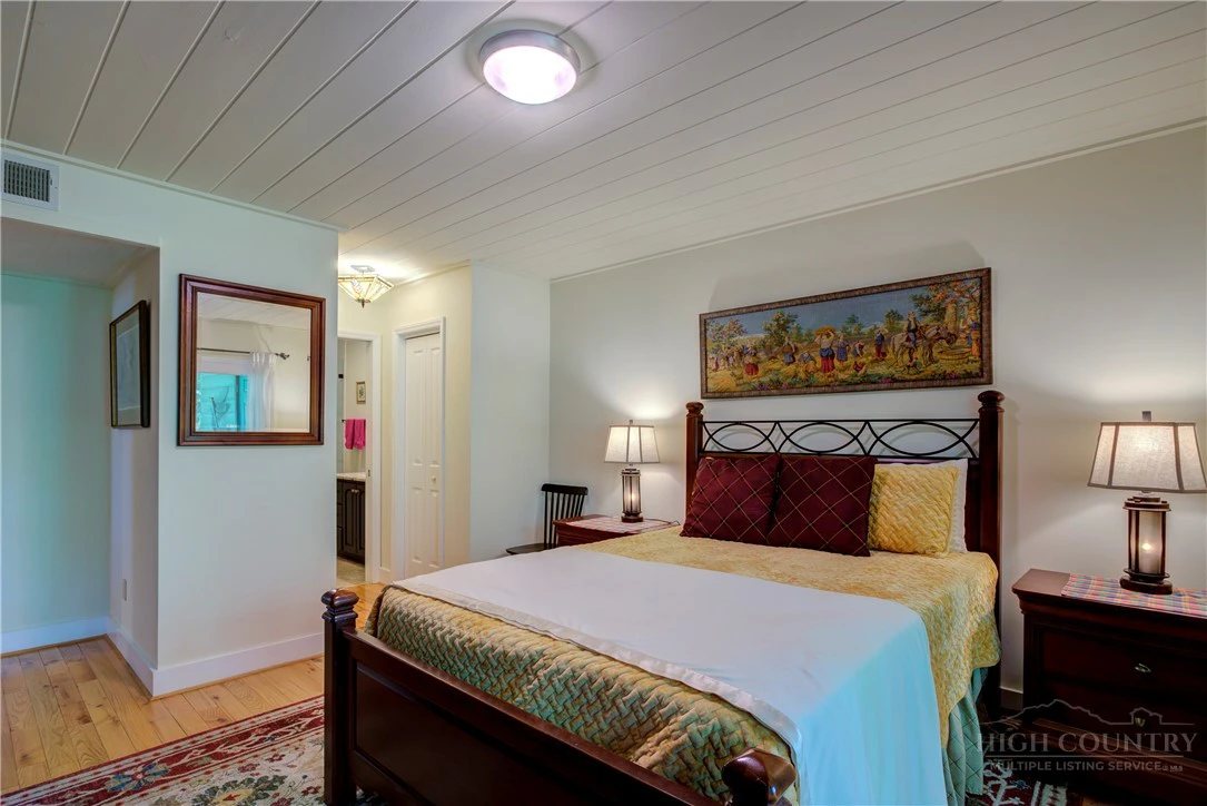 Image number 23 for the current listing