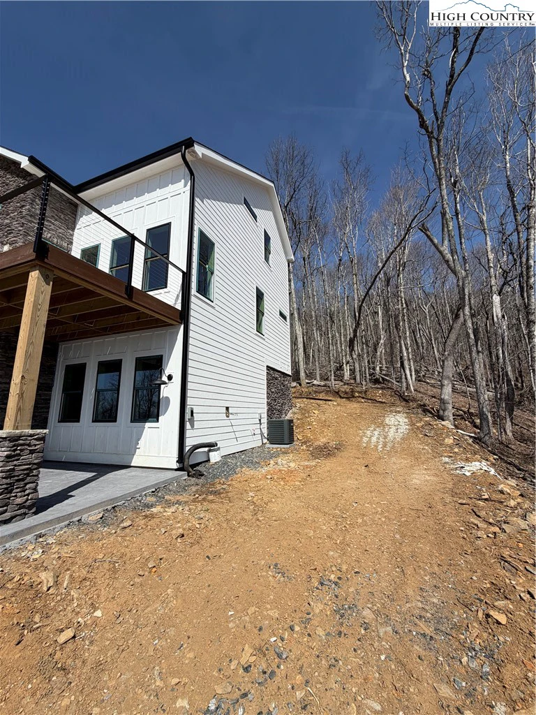 Image number 13 for the current listing