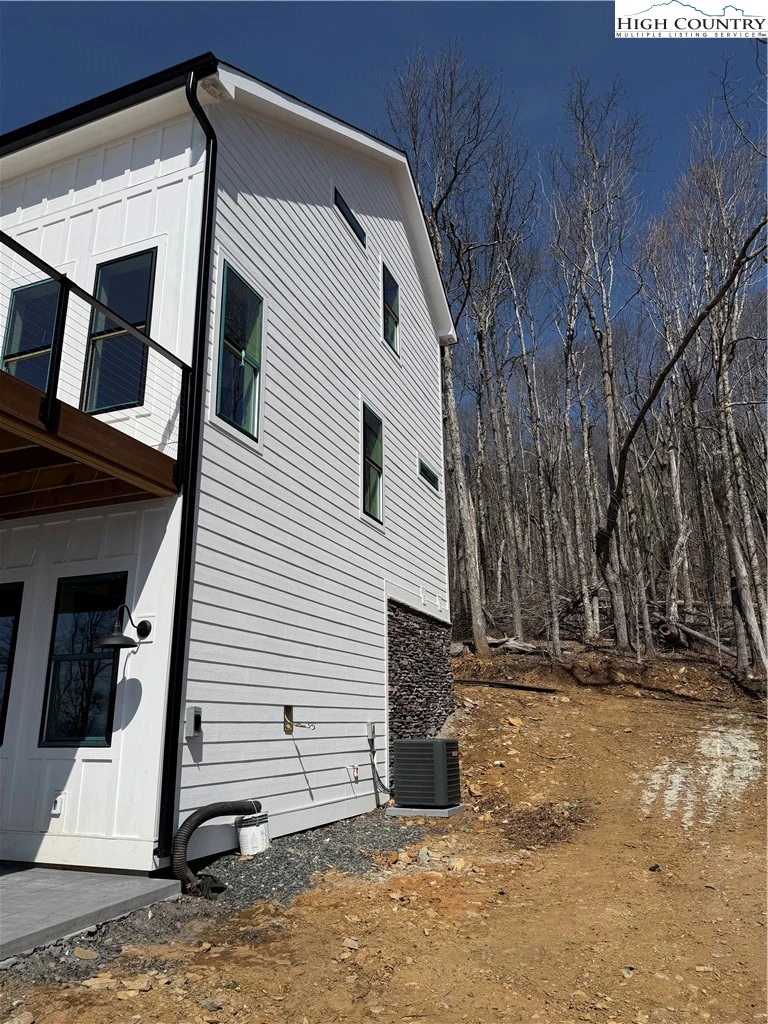 Image number 14 for the current listing