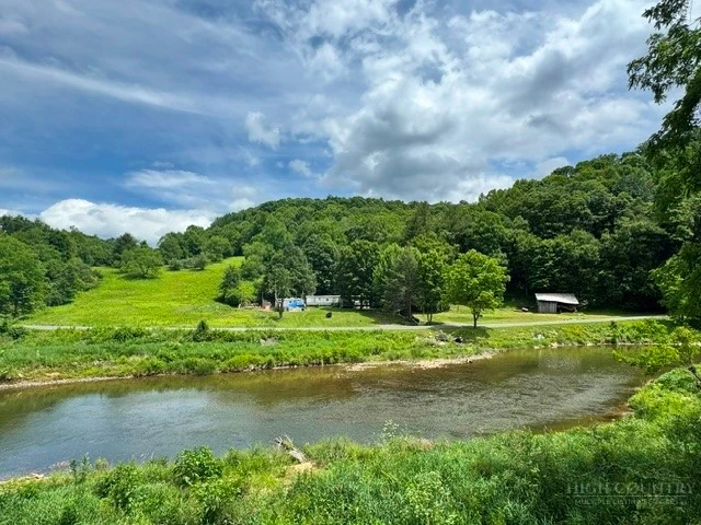 Image number 1 for the current listing
