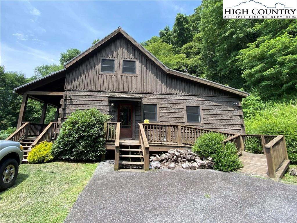 Image number 1 for the current listing