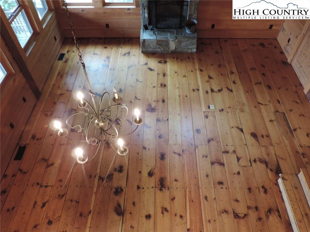 Image number 19 for the current listing