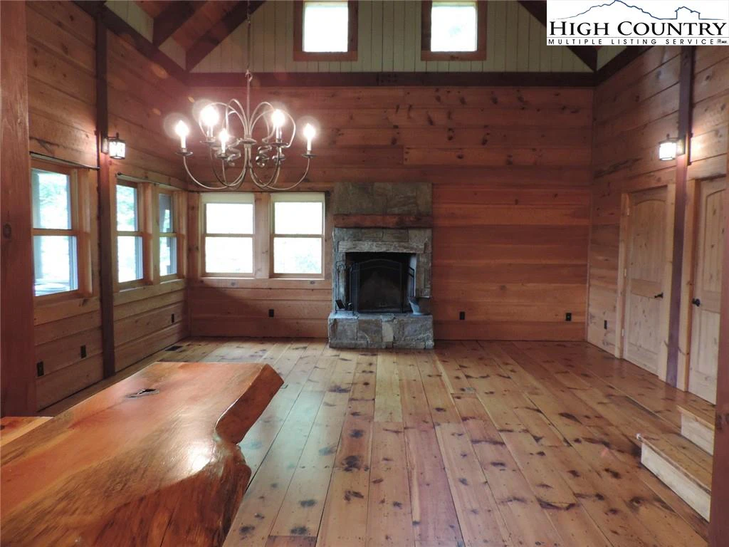 Image number 4 for the current listing
