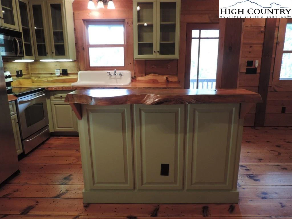 Image number 5 for the current listing