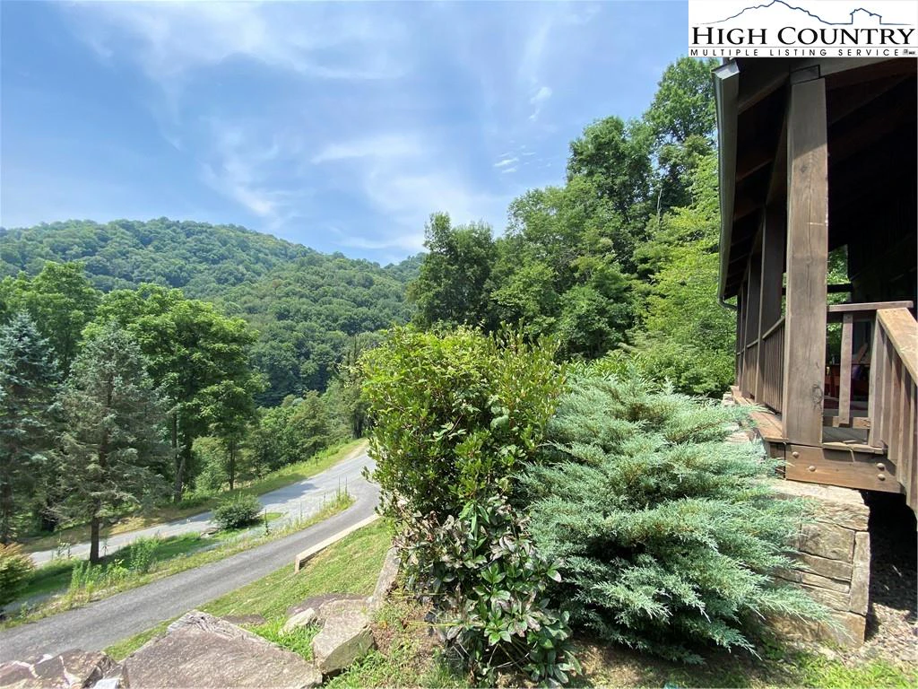 Image number 17 for the current listing
