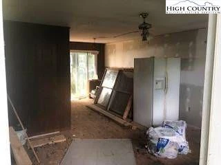 Image number 4 for the current listing
