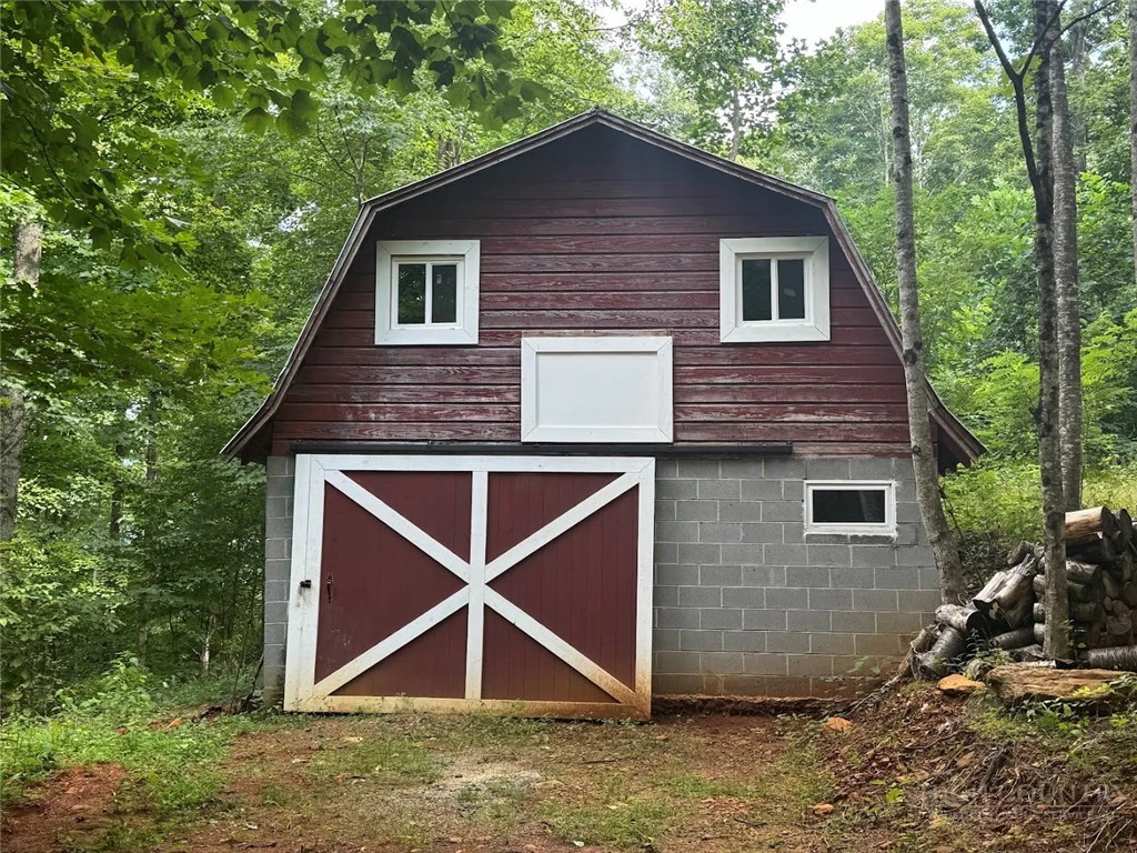 Image number 14 for the current listing