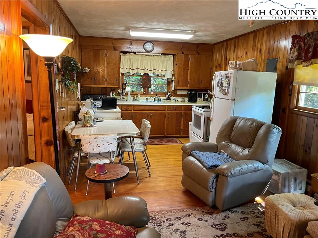 Image number 12 for the current listing