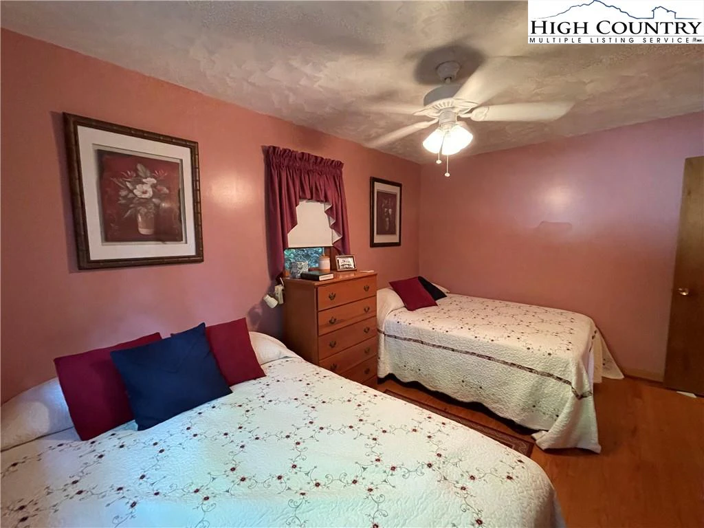 Image number 10 for the current listing