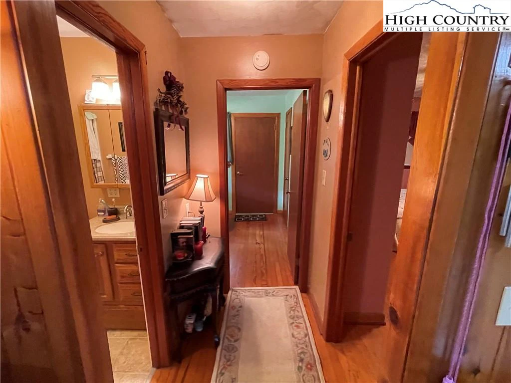 Image number 9 for the current listing