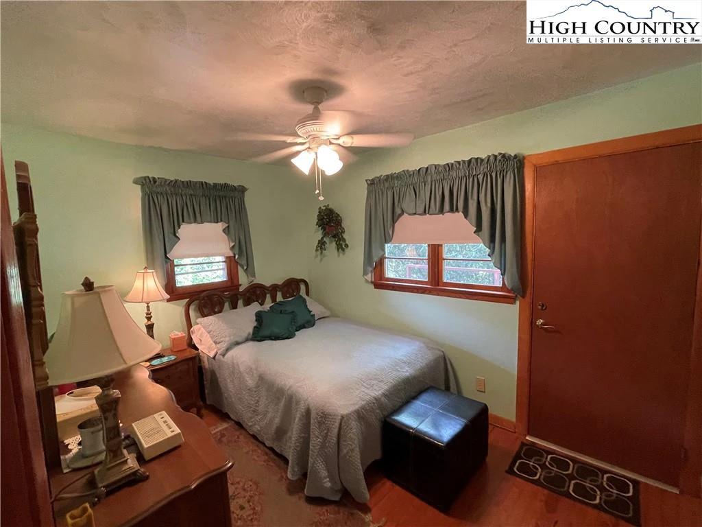 Image number 7 for the current listing
