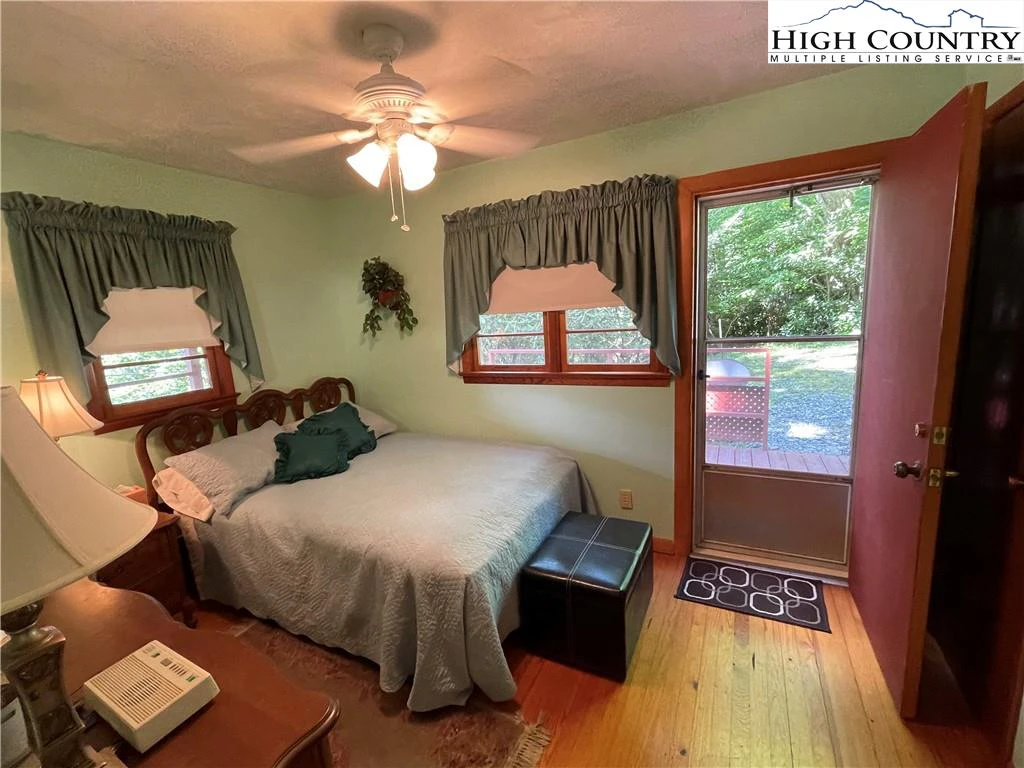 Image number 6 for the current listing