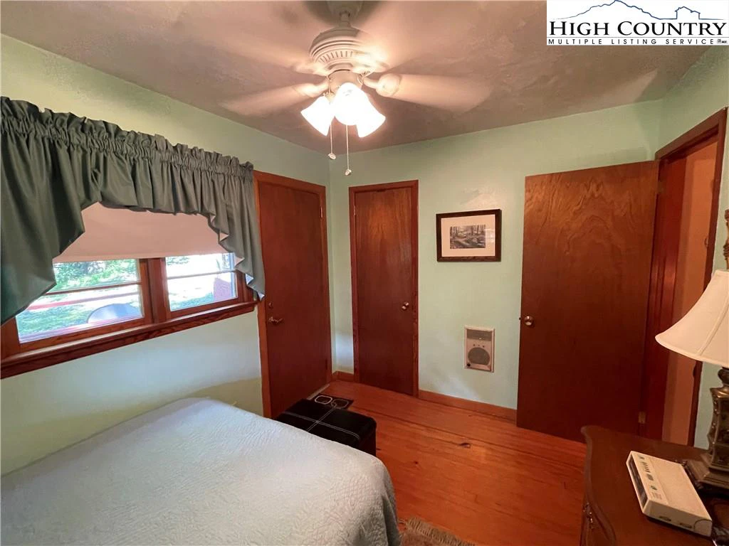 Image number 5 for the current listing