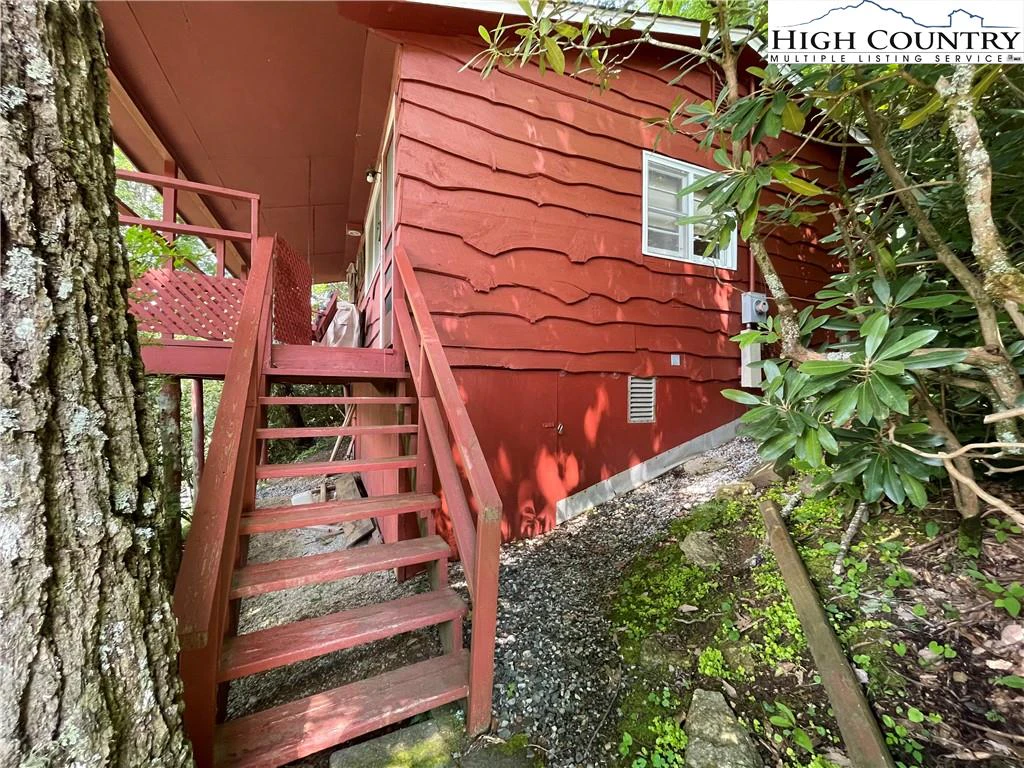 Image number 17 for the current listing